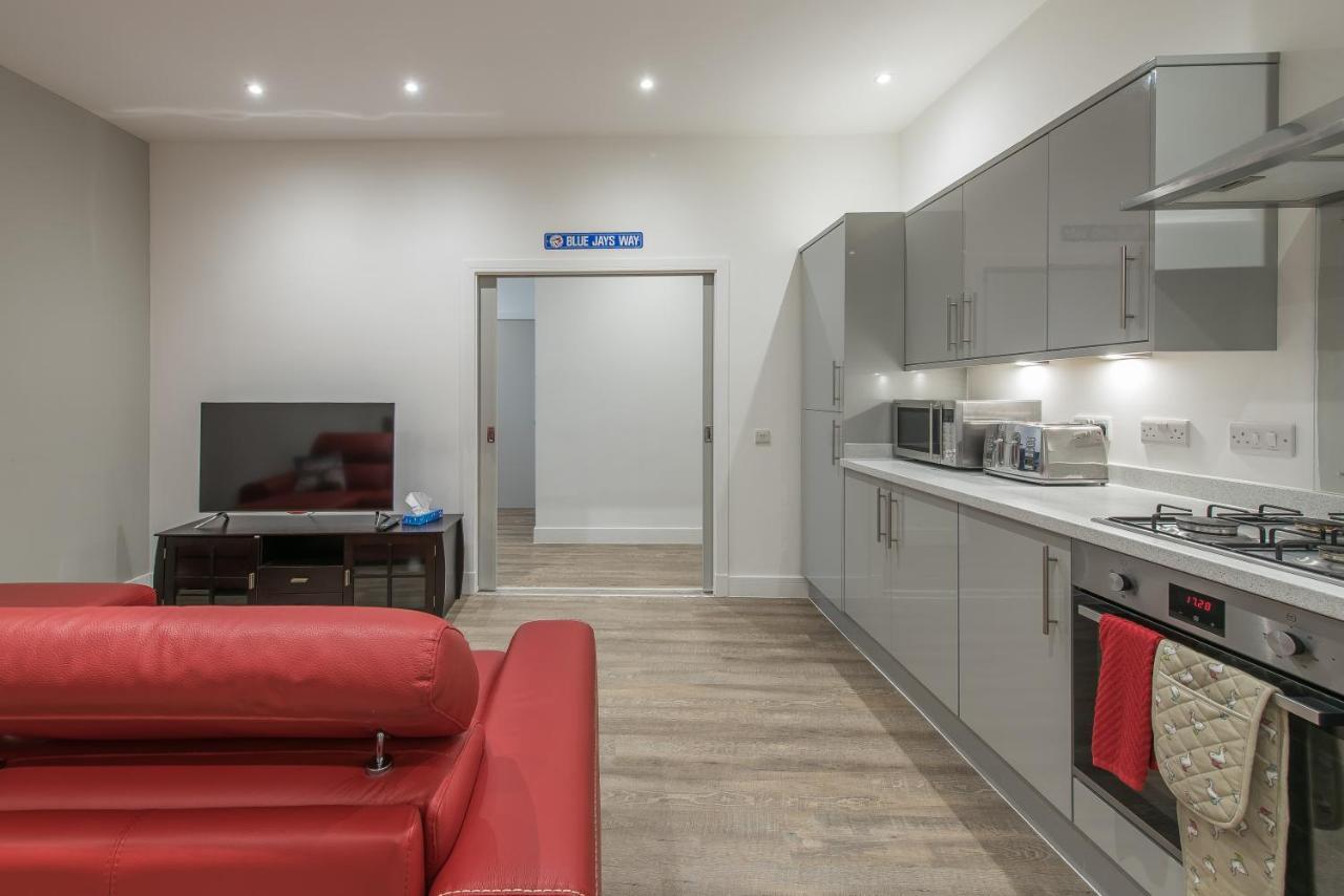 Haymarket Spacious 3 Bedroom Street Level EDI